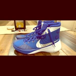 Nike men’s basketball shoe
